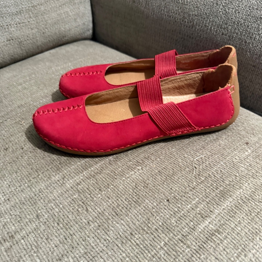 Clarks Artisan Mary Jane Flats Red Leather Whipstitch 7B Excellent Never Worn - Picture 2 of 7